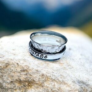 🌺D. Tishbi Sterling “Courage” Spinner  Ring